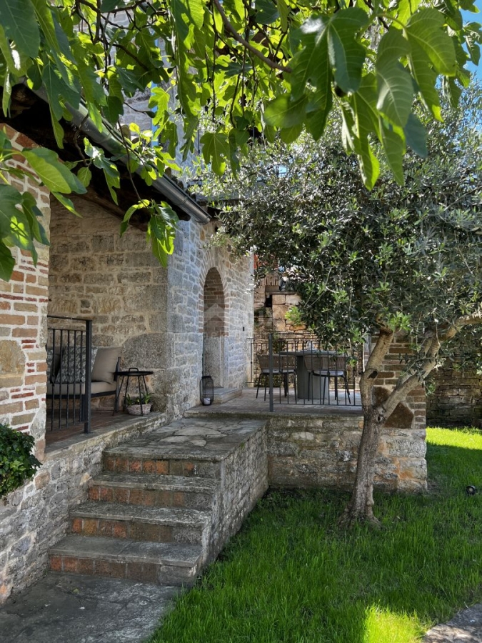 ISTRIA, TINJAN - designer villa with heated pool!