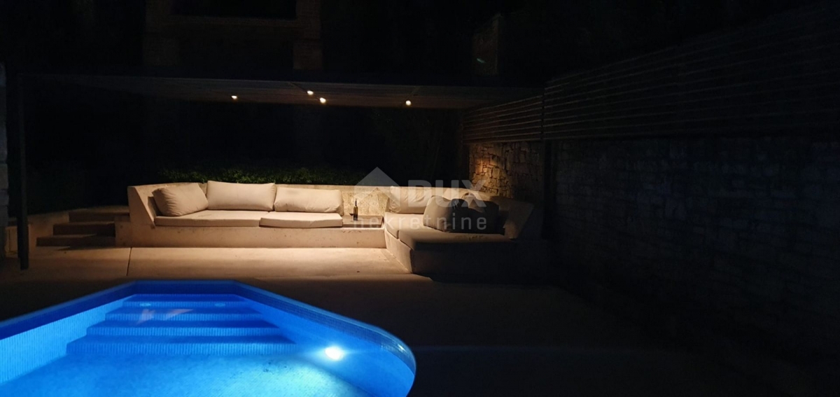 ISTRIA, TINJAN - designer villa with heated pool!