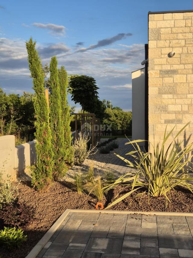 ISTRIEN, ROVINJ – Moderne einstöckige Villa inmitten der Natur