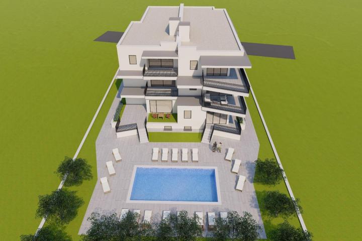 Istra, Umag, Trosoban stan u prizemlju NKP 82, 05 m2, 400 m od mora 