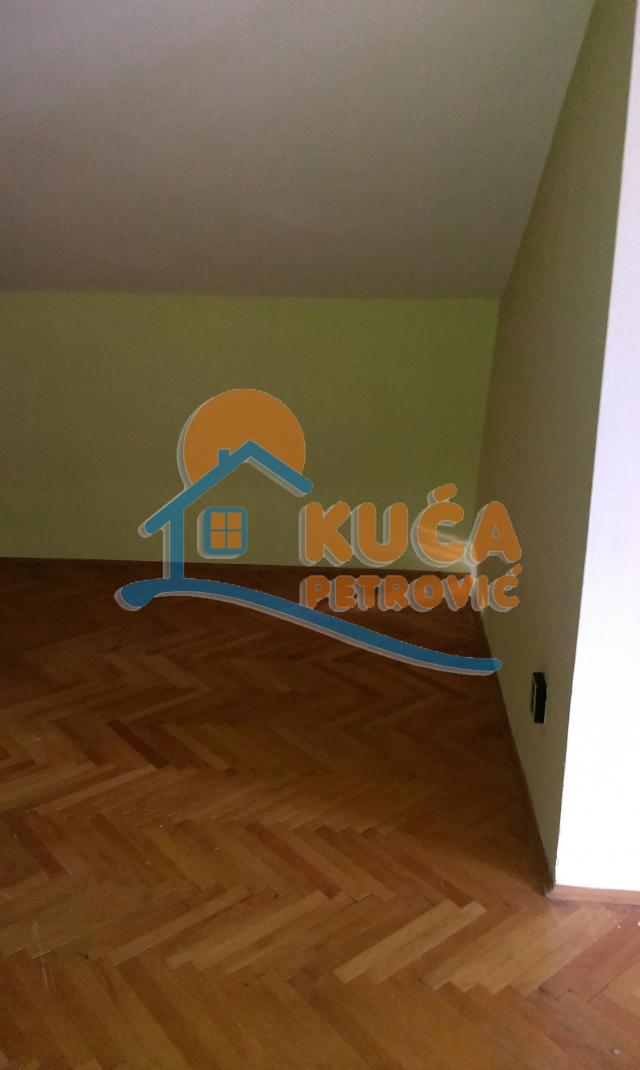 Kuća 470m2, Ohridsko naselje, plac 11. 85ari