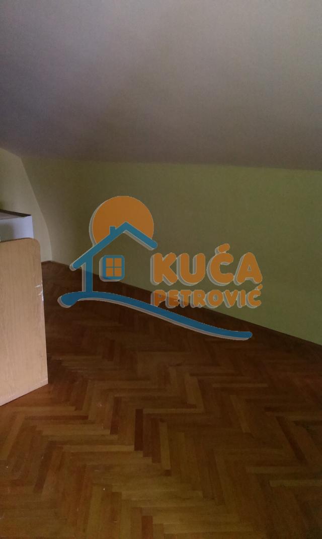 Kuća 470m2, Ohridsko naselje, plac 11. 85ari