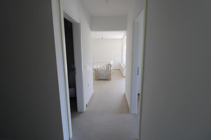 Labin, centar - 2S+DB s terasom, 79 m2