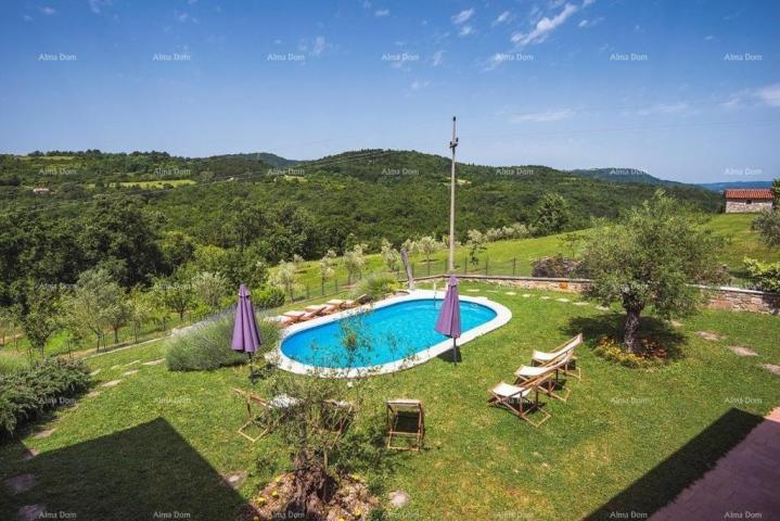 House A beautiful villa with a swimming pool near Pazin is for sale