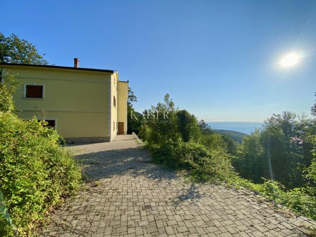 Opatija, Poklon - Villa in dem Naturpark mit Meerblick