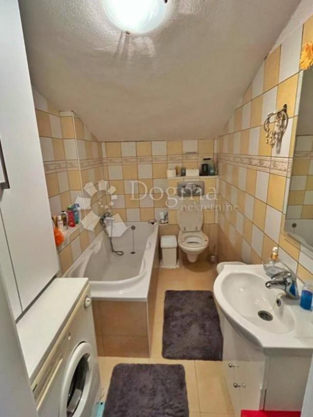 Apartmanska kuća sa bazenom