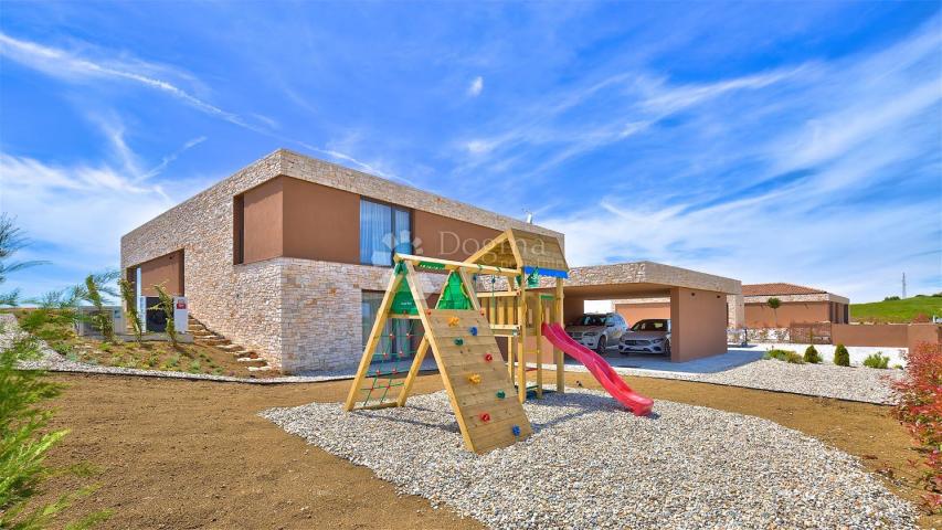 AUSSERGEWÖHNLICHE VILLA MIT FANTASTISCHEM MEERBLICK UND UMGEBUNG