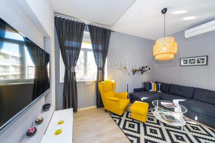 Flat Branimirova Obala, Zadar, 76m2