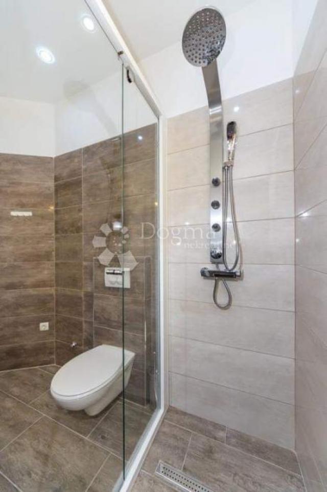 Flat Branimirova Obala, Zadar, 76m2