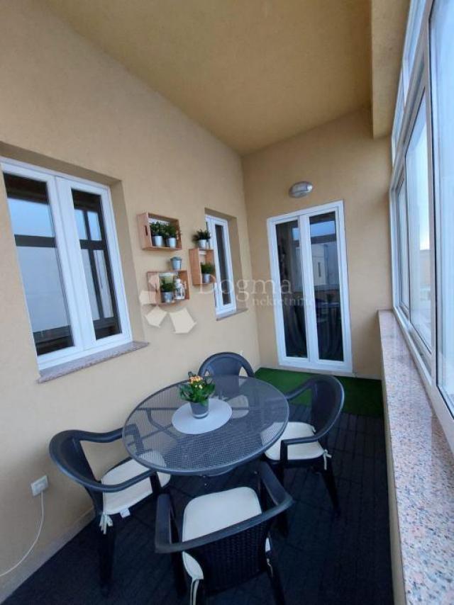 Flat Branimirova Obala, Zadar, 76m2