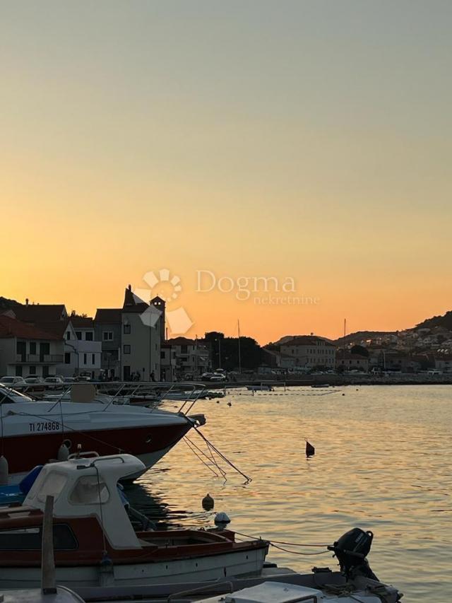 TISNO KUĆA U PRVOM REDU DO MORA ODLIČNA PRILIKA 