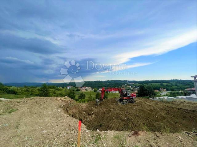 EKSKLUZIVNO! VILLA SA BAZENOM U IZGRADNJI, ŠIRA OKOLICA POREČA