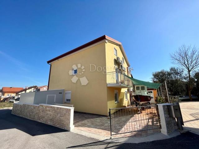 BILICE (ŠIBENIK) - APARTMENTHAUS 100 M VOM MEER ENTFERNT