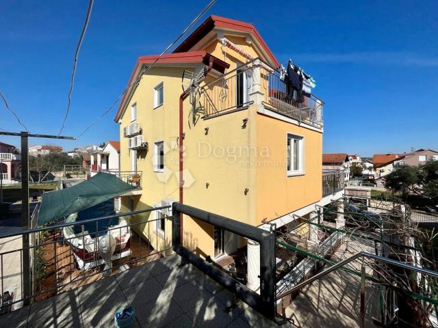 BILICE (ŠIBENIK) - APARTMENTHAUS 100 M VOM MEER ENTFERNT