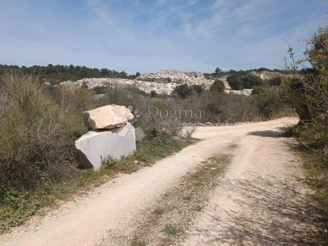 Grundstück Donji Humac, Nerežišća, 16.432m2