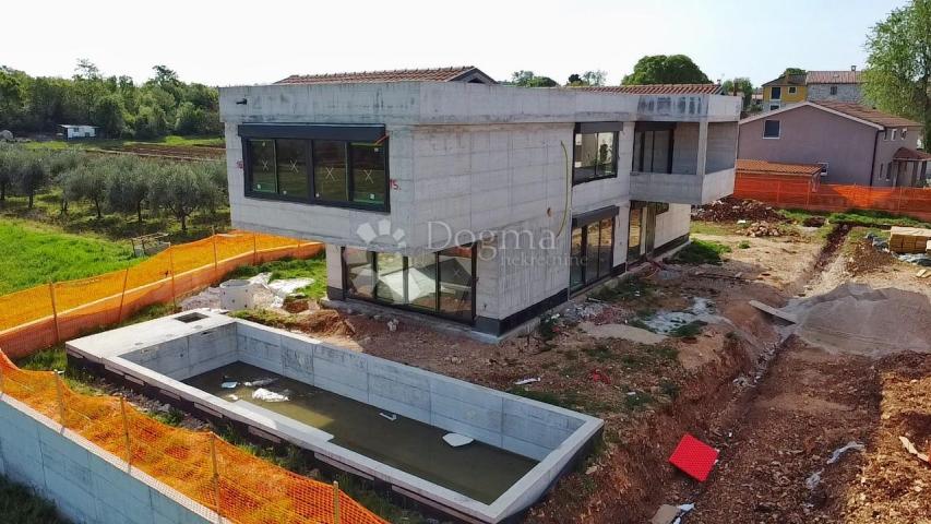 MODERNE VILLA MIT POOL UND MEERBLICK