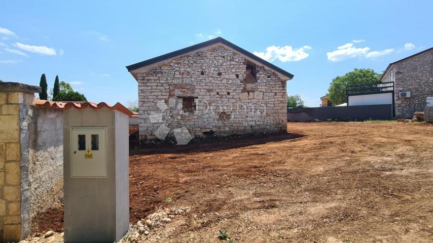 RARE OFFER! Detached Istrian house in the initial stage of reconstruction