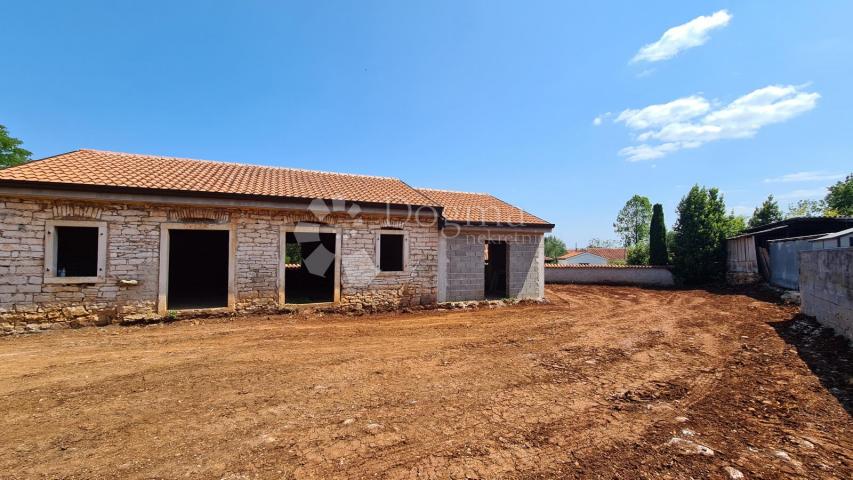 RARE OFFER! Detached Istrian house in the initial stage of reconstruction