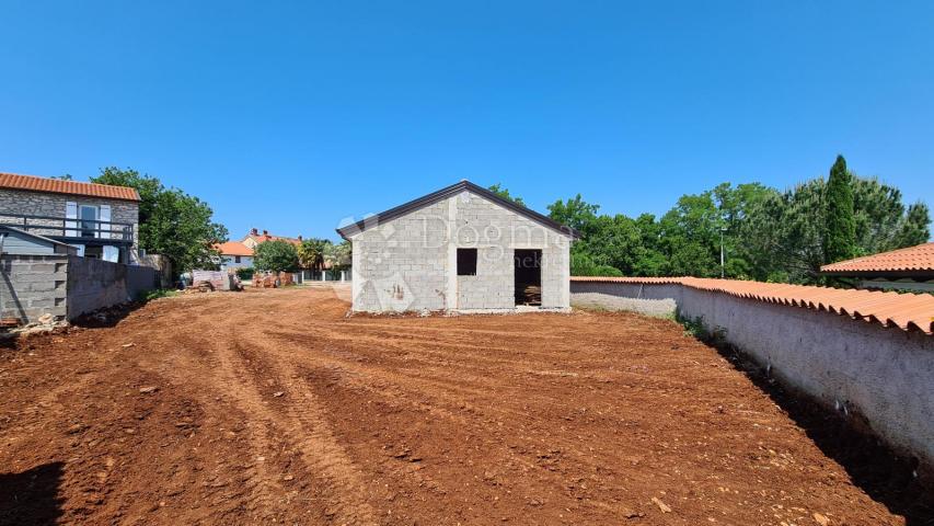 RARE OFFER! Detached Istrian house in the initial stage of reconstruction