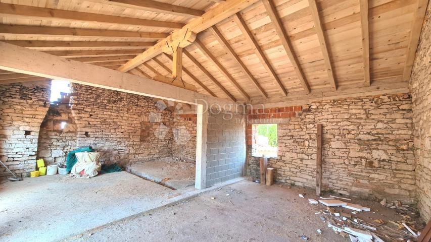 RARE OFFER! Detached Istrian house in the initial stage of reconstruction