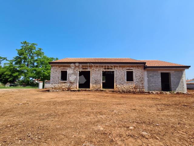 RARE OFFER! Detached Istrian house in the initial stage of reconstruction