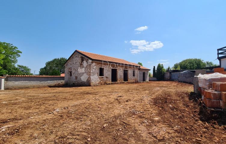 RARE OFFER! Detached Istrian house in the initial stage of reconstruction