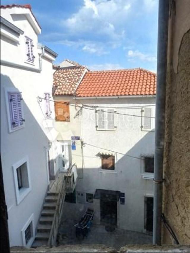 NOVOUREĐENI Apartman Baška stara jezgra 