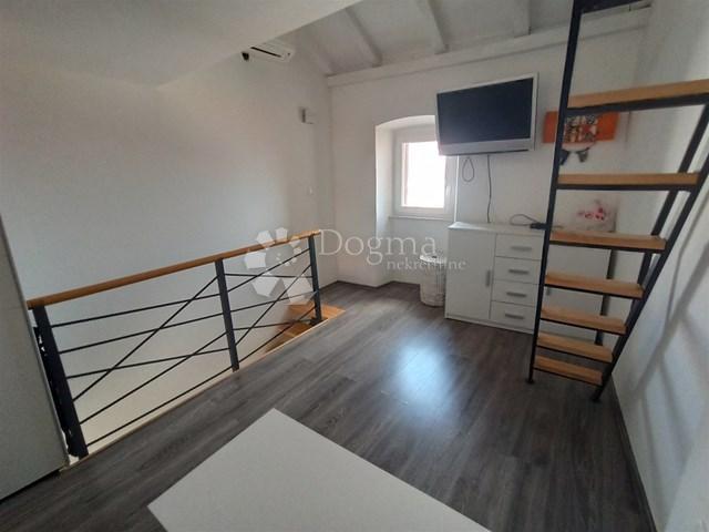 NOVOUREĐENI Apartman Baška stara jezgra 