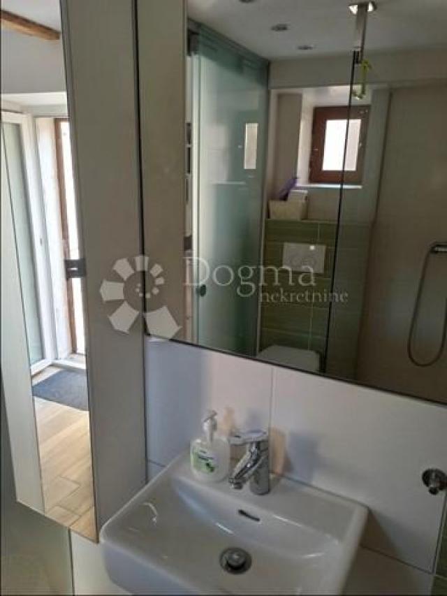 NOVOUREĐENI Apartman Baška stara jezgra 