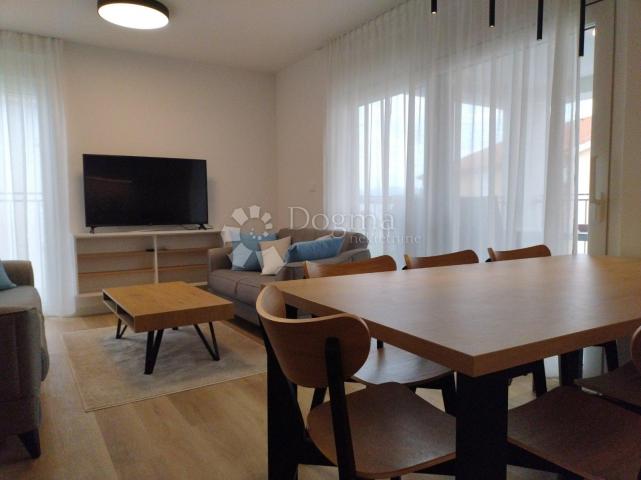 MODERNI VELIKI APARTMAN - MALINSKA - 350M OD MORA