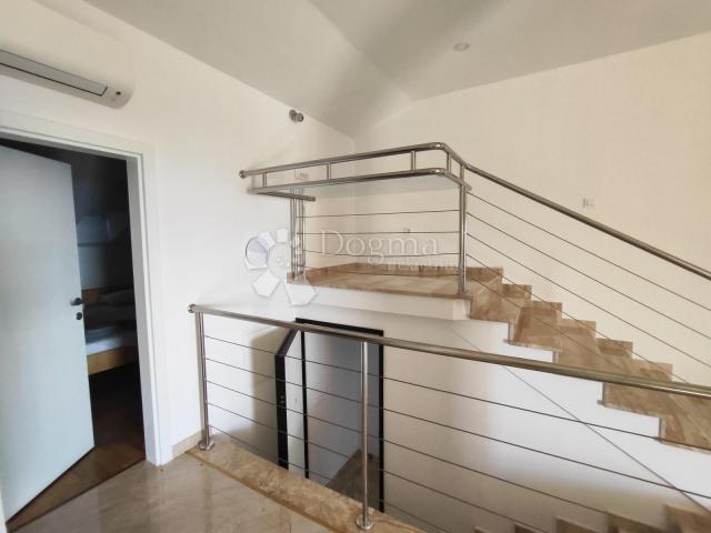 Apartment Njivice, Omišalj, 80m2