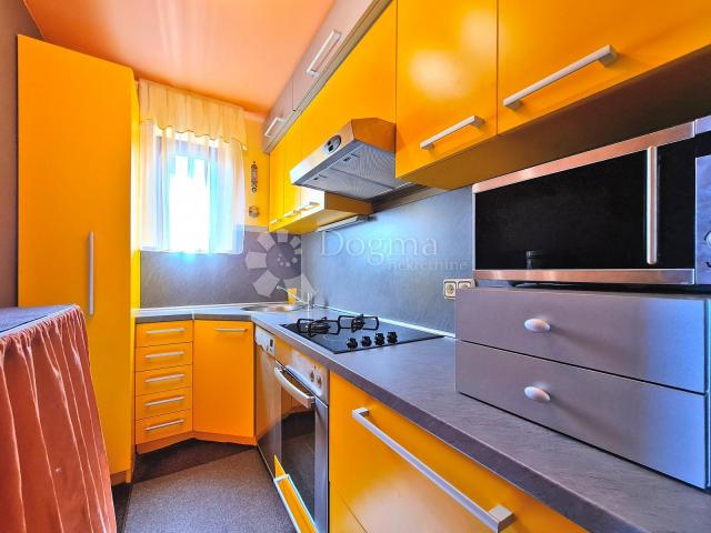 Apartman u Njivicama sa izvanrednim pogledom na more