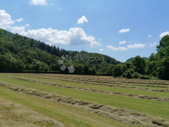 Žumberak, prostrano samoodrživo seosko imanje, 34000m2