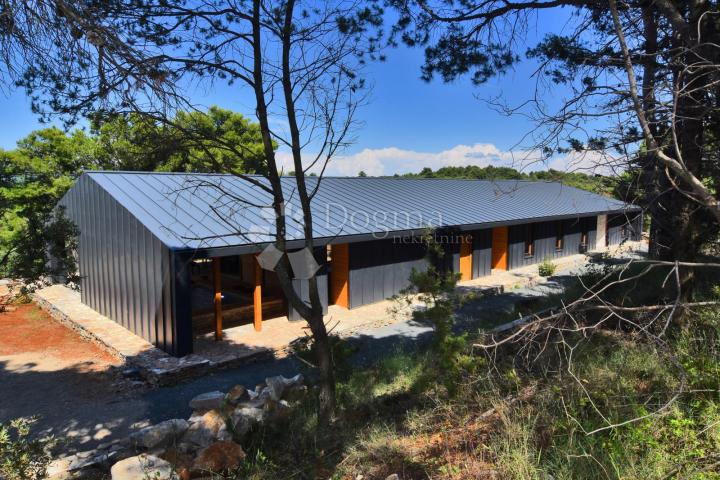 DUGI OTOK - MODERNA VILA 362 m2 BLIZU MORA