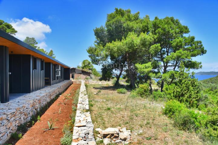 DUGI OTOK - MODERNA VILA 362 m2 BLIZU MORA