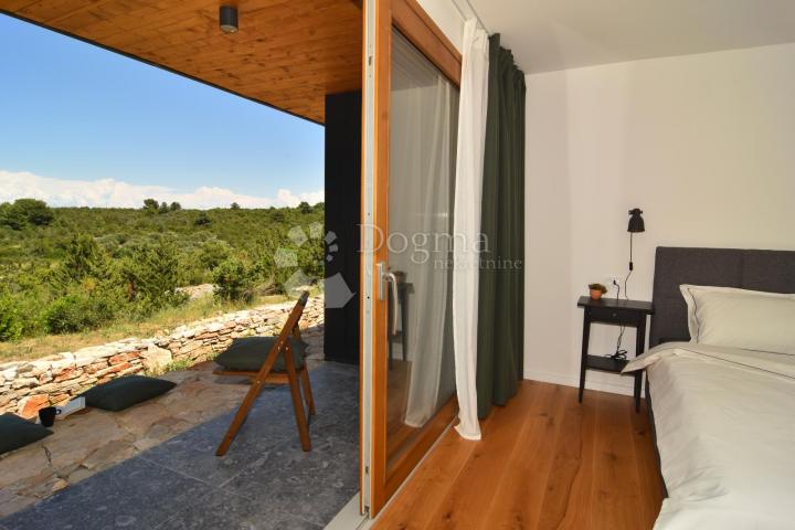 DUGI OTOK - MODERNA VILA 362 m2 BLIZU MORA