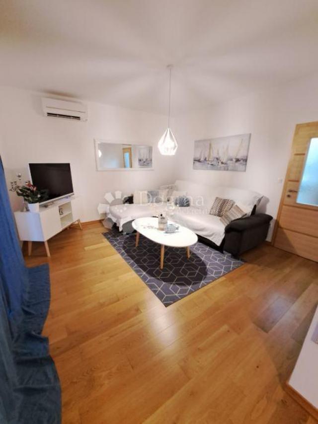 CRIKVENICA - APARTMAN 58, 55 m2 - 300 m OD PLAŽE