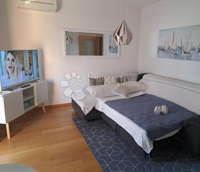 CRIKVENICA - APARTMAN 58, 55 m2 - 300 m OD PLAŽE