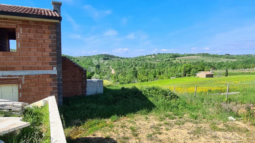 Momjan, genießen Sie die istrische Idylle am Ende des Dorfes