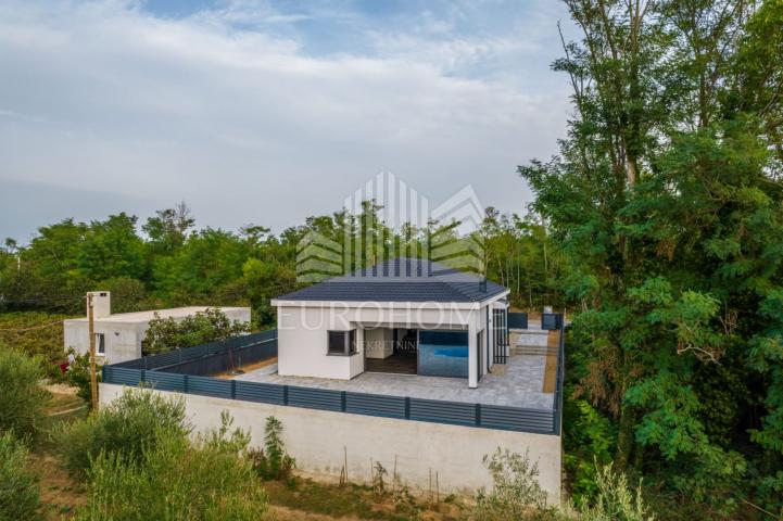 NIN-PRIVLAKA MODERNO UREĐENA VILLA 150M2