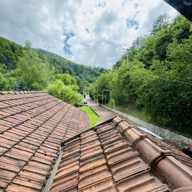 Luksuzna kuća sa uređenim zemljištem prodaja Ljubina Ilijaš 