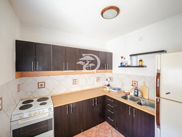 Trosoban stan, blok 61, Dušana Vukasovića, 84m2