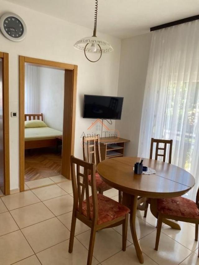 OKRUG DONJI - APARTMANSKA KUĆA SA BAZENOM