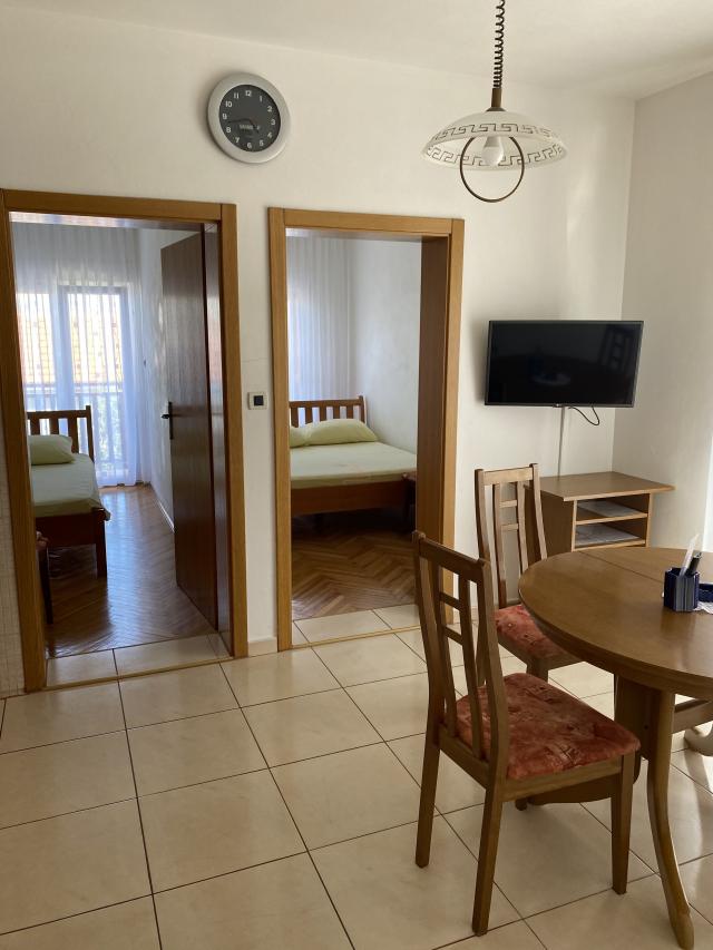 OKRUG DONJI - APARTMANSKA KUĆA SA BAZENOM