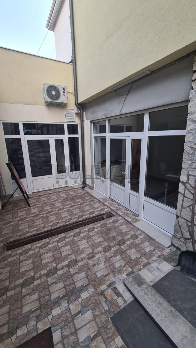 Izdaje se poslovni prostor 210m2!