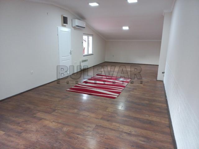 Izdaje se poslovni prostor u Dušanovoj ulici, 250m2!