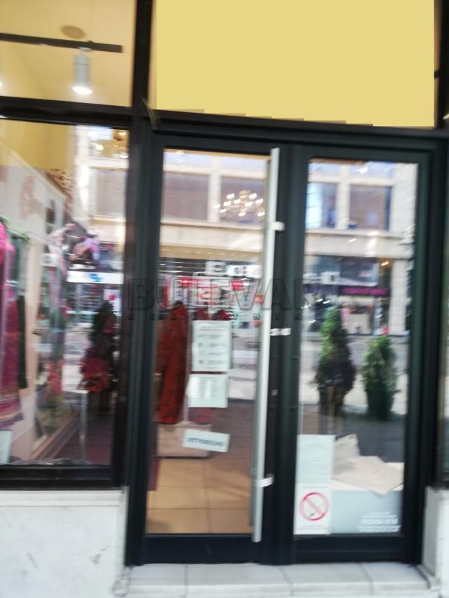 Izdaje se lokal u strogom centru, 39m2, u prizemlju tc Kalče