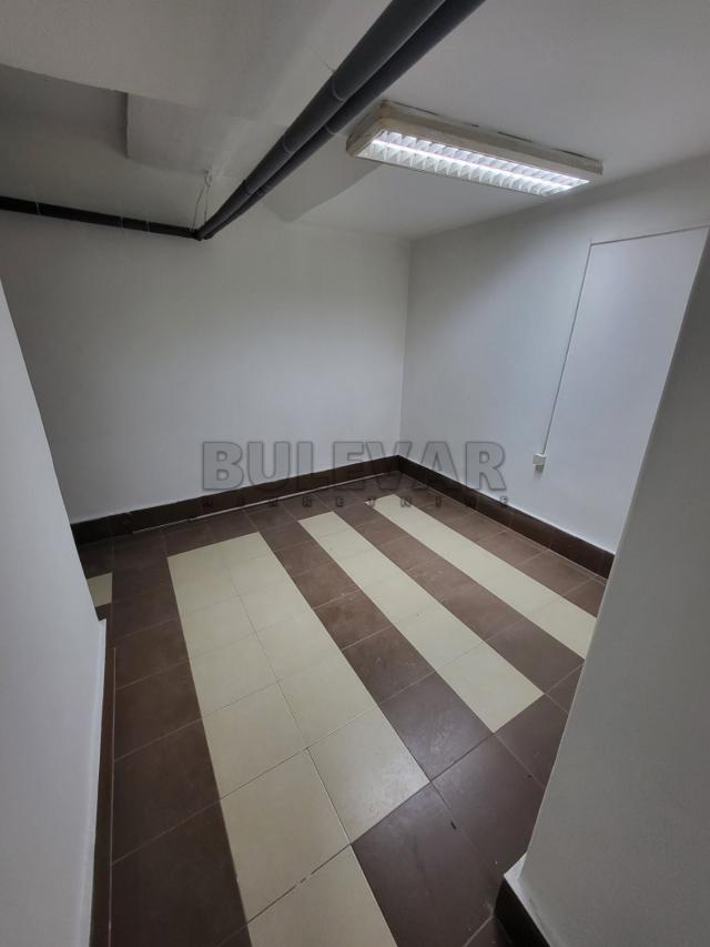 Izdaje se poslovni prostor u centru Pirota, 150m2