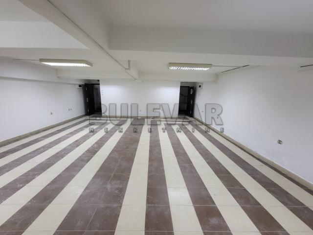 Izdaje se poslovni prostor u centru Pirota, 150m2