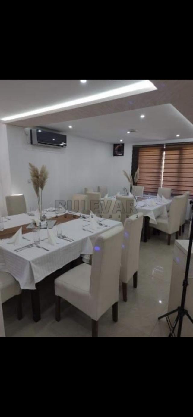 Izdaje se poslovni objekat - restoran/prenoćište, 430m2, plac 1881m2, Prosek